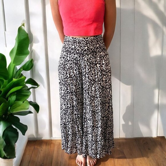Cameo Rose palazzo Pants Elastic Smocked Waist Band Black & White Print Sz US 8 - Picture 3 of 7